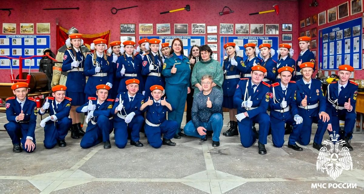 Кадеты Новокузнецка реанимировали манекен и спасались от виртуального пожара