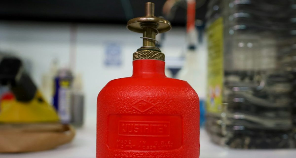 Полиция нашла двух подростков, вдыхавших газ из бытового баллона в Новокузнецке