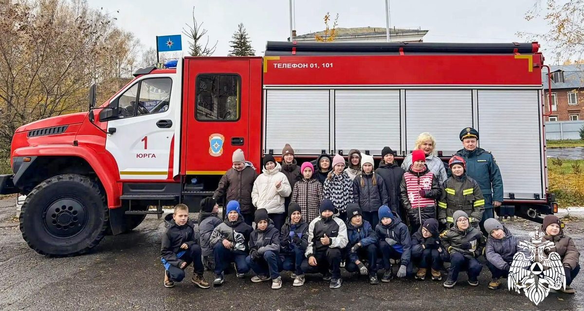 Сын показал одноклассникам папу-пожарного, который служит уже 22 года